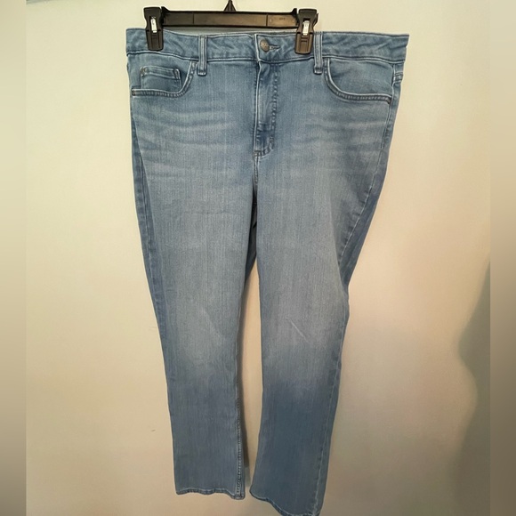 Lee Jeans
Size 18L (30”)
Excellent used condition - Picture 1 of 7